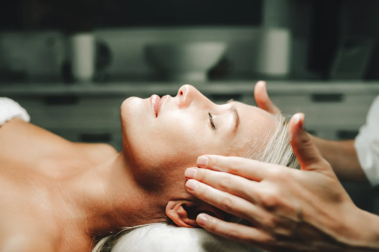 Tratamiento con plasma rico en plaquetas aplicado en rostro